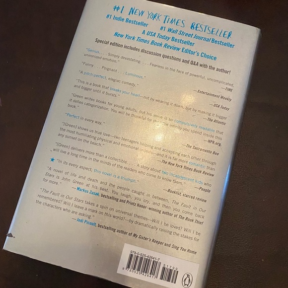 The Fault in Our Stars Novel - Picture 3 of 5